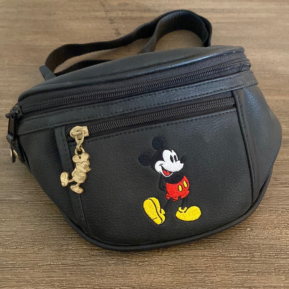 VINTAGE Mickey Mouse 🐭 Disney fanny pack